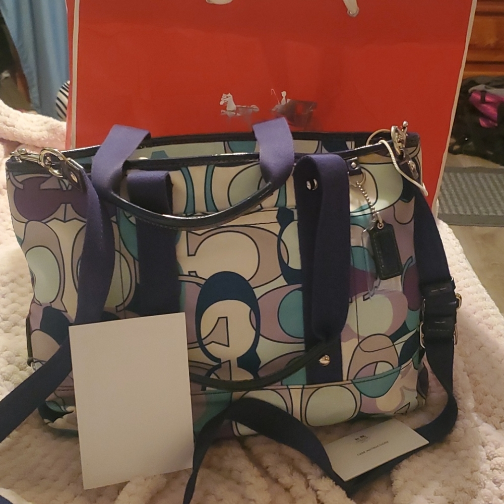 COPY - Beautiful bag w/ matching coin bag BAG NOT INCLUDED - Picture 2 of 16